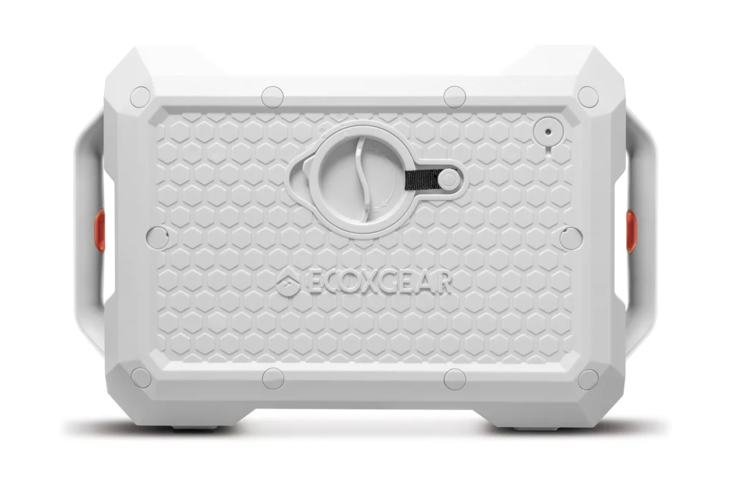 Defender_Rear_White